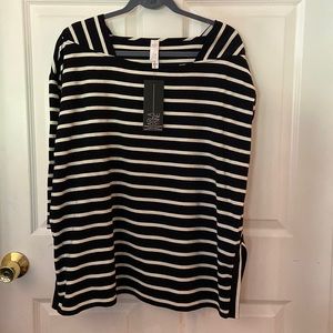 Marla Wynn NWT size 1X moat neck tunic black/white